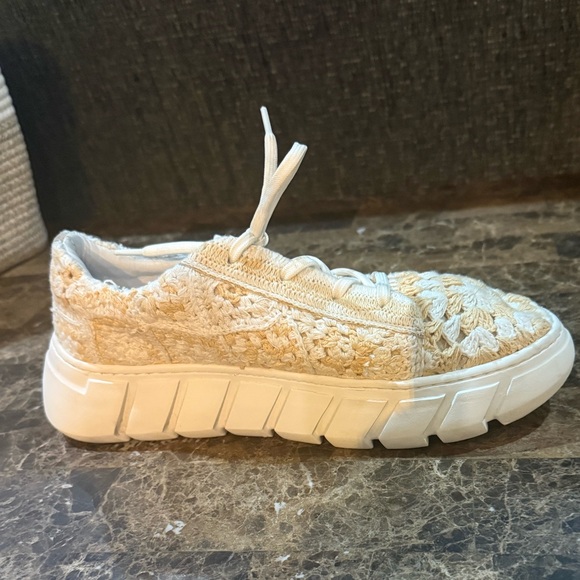 Free People. Catch me if you Can Crochet Sneakers. Cream/White. Size 41 (10.5). - Picture 5 of 13